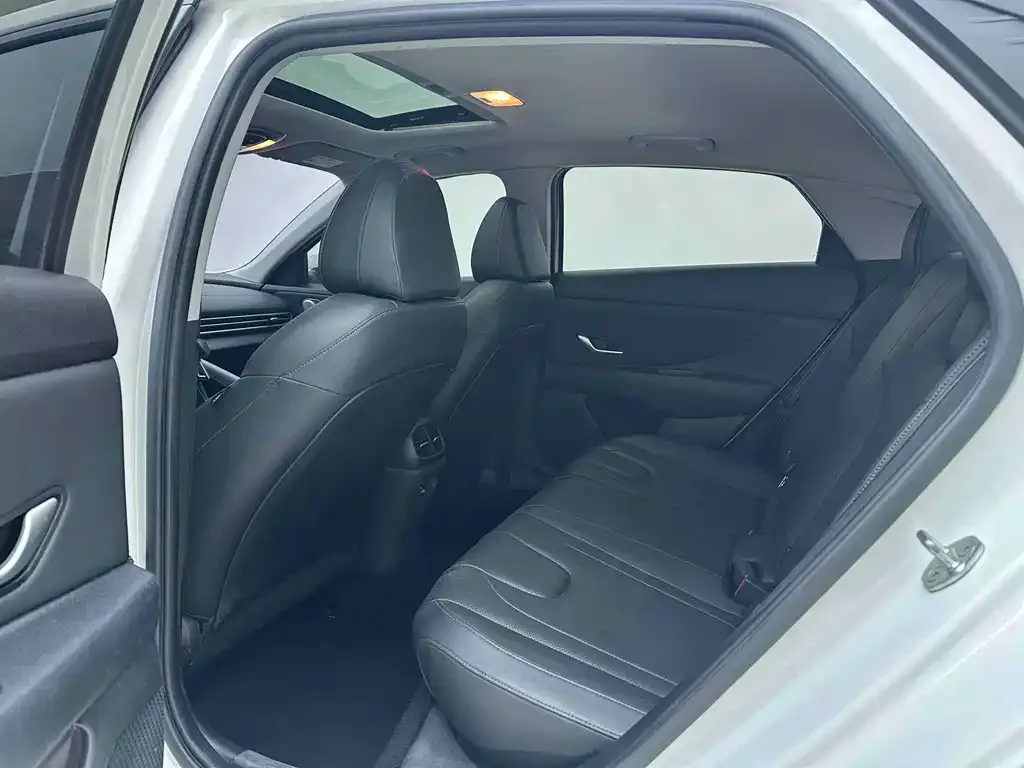Hyundai Elantra 2022 из CN, фото 9
