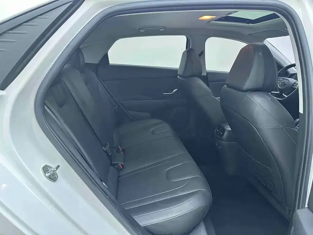Hyundai Elantra 2022 из CN, фото 10