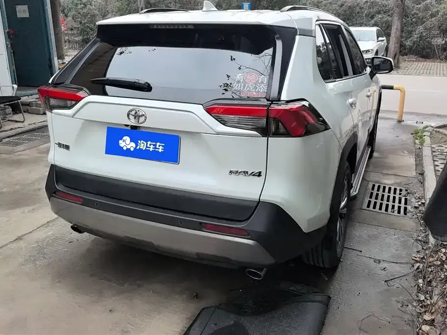 Toyota RAV4 — фото 3