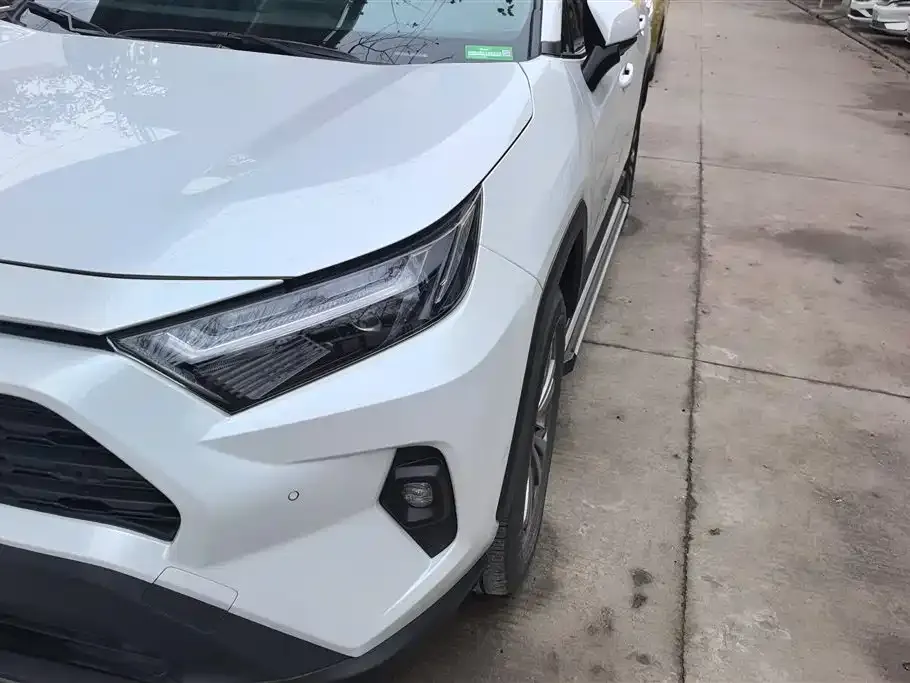 Toyota RAV4 — фото 5