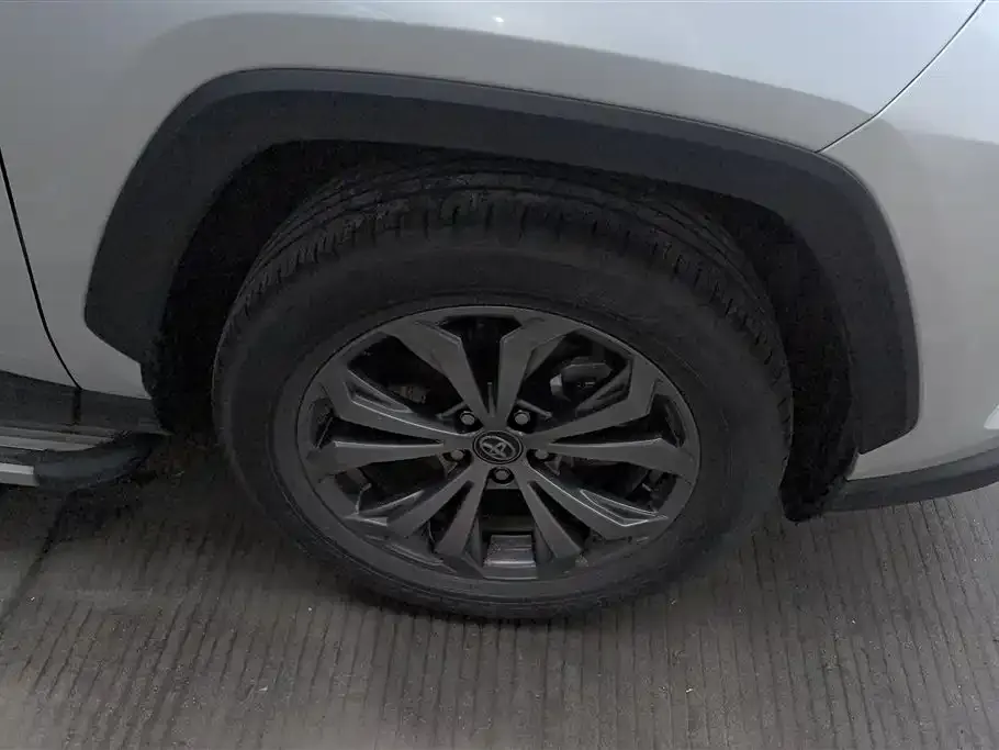 Toyota RAV4 — фото 6