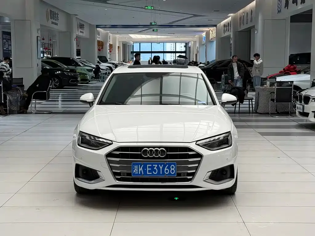 Audi A4L 2021 из CN, фото 8