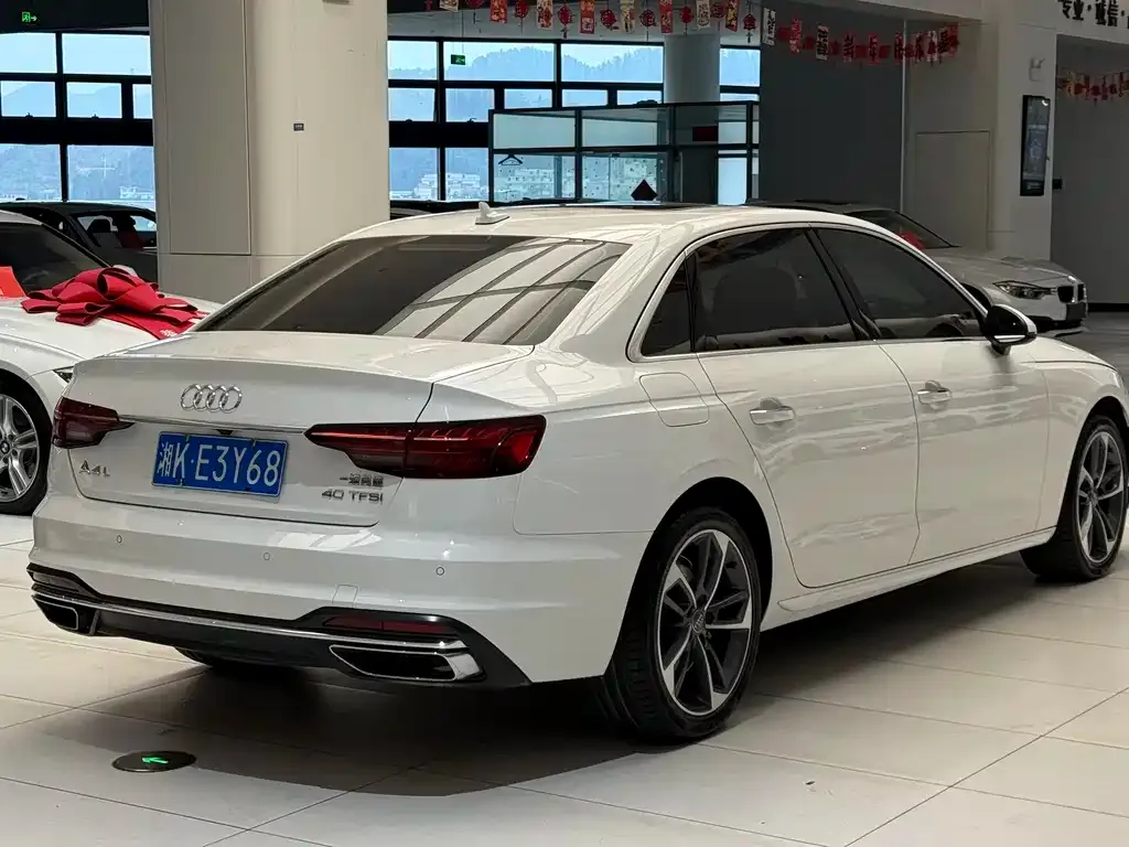 Audi A4L 2021 из CN, фото 7