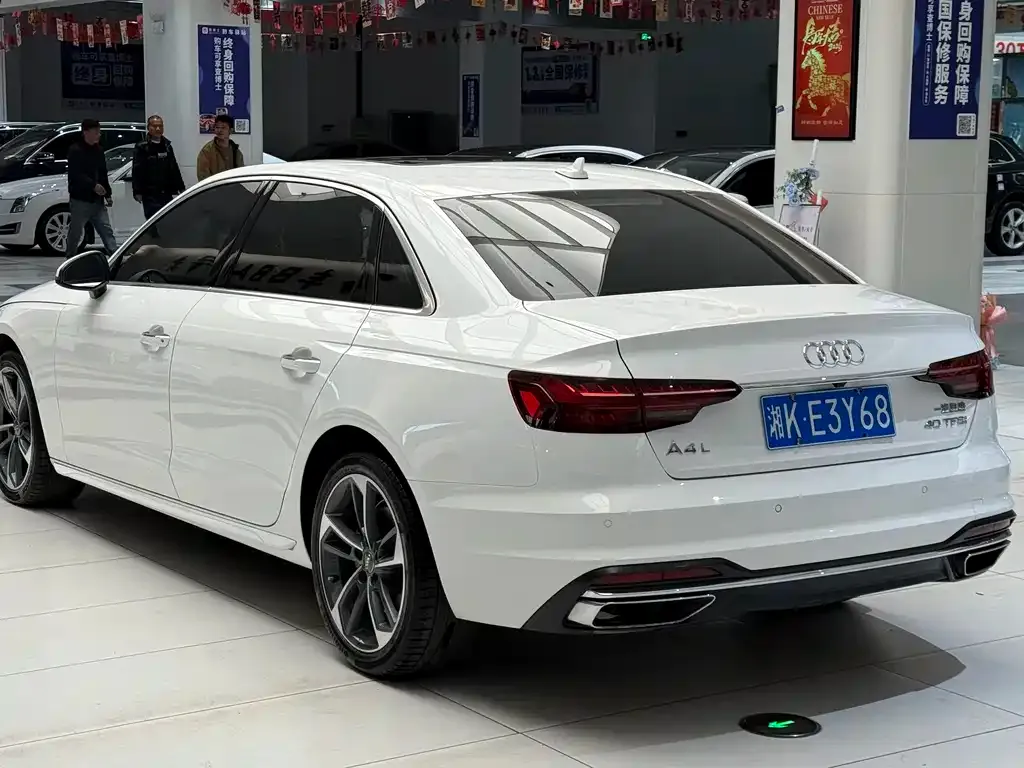 Audi A4L 2021 из CN, фото 3