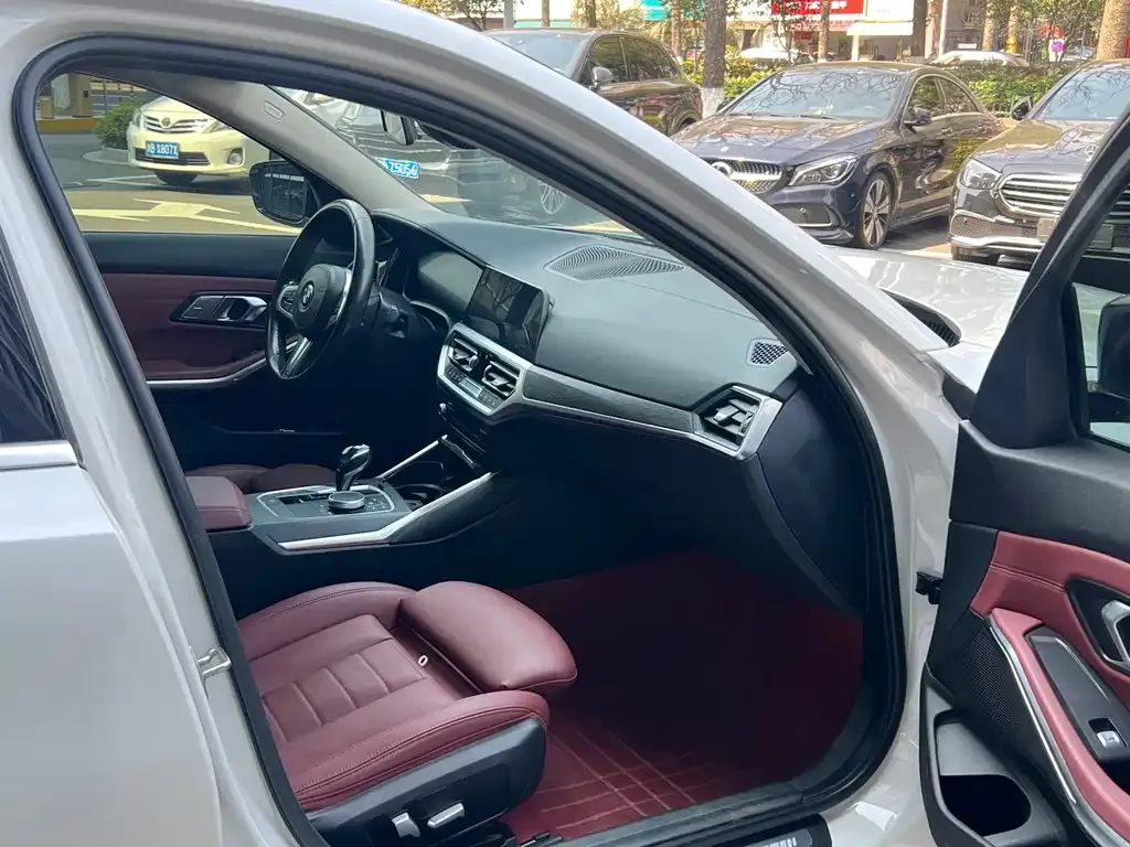 BMW 3 Series 2021 из CN, фото 3