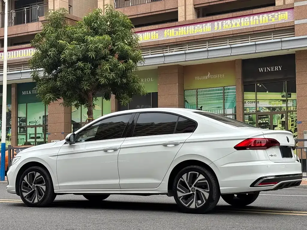 Volkswagen Bora 2024 из CN, фото 8