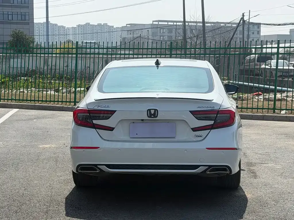 Honda Accord — фото 10