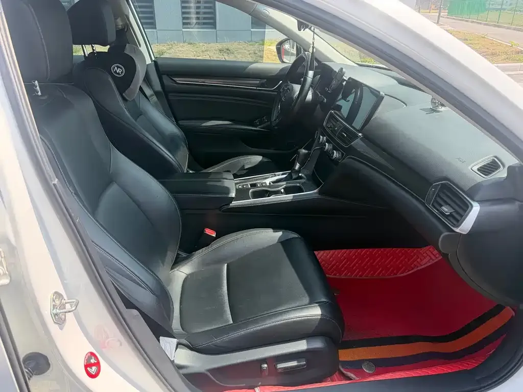 Honda Accord — фото 9