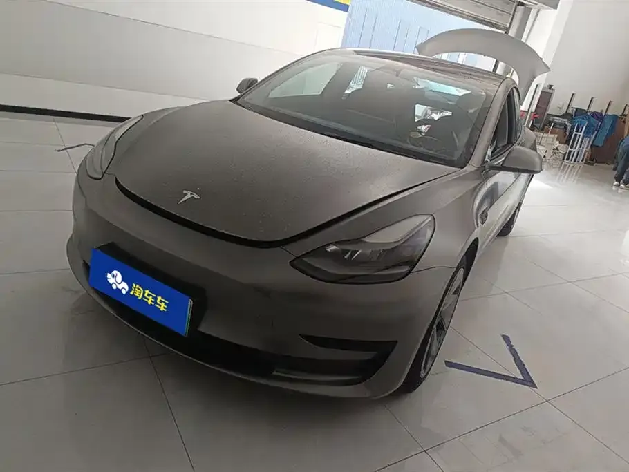 Tesla Model 3 — фото 1