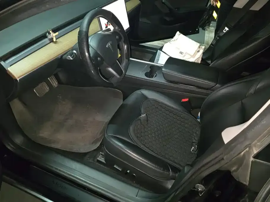 Tesla Model 3 — фото 10
