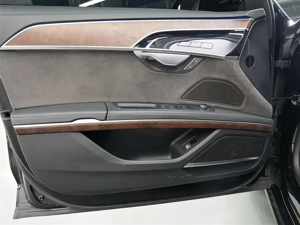 Audi A8 2021 из CN, фото 6