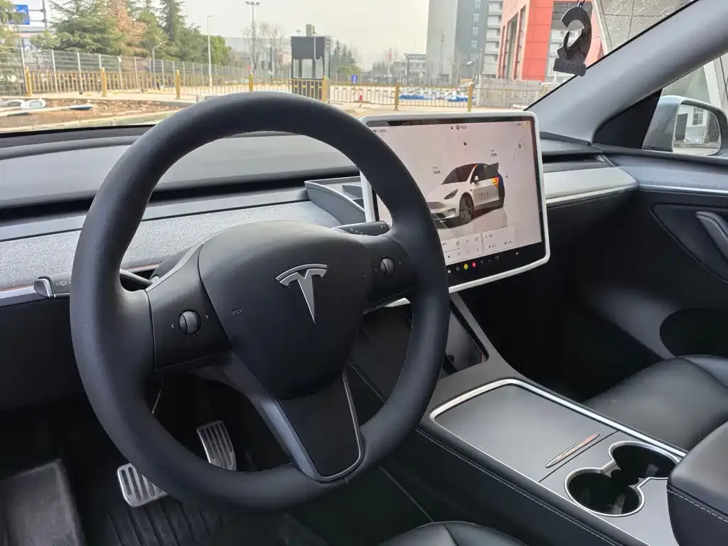 Tesla Model Y — фото 2