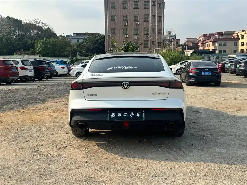 Changan UNI-V iDD — фото 4