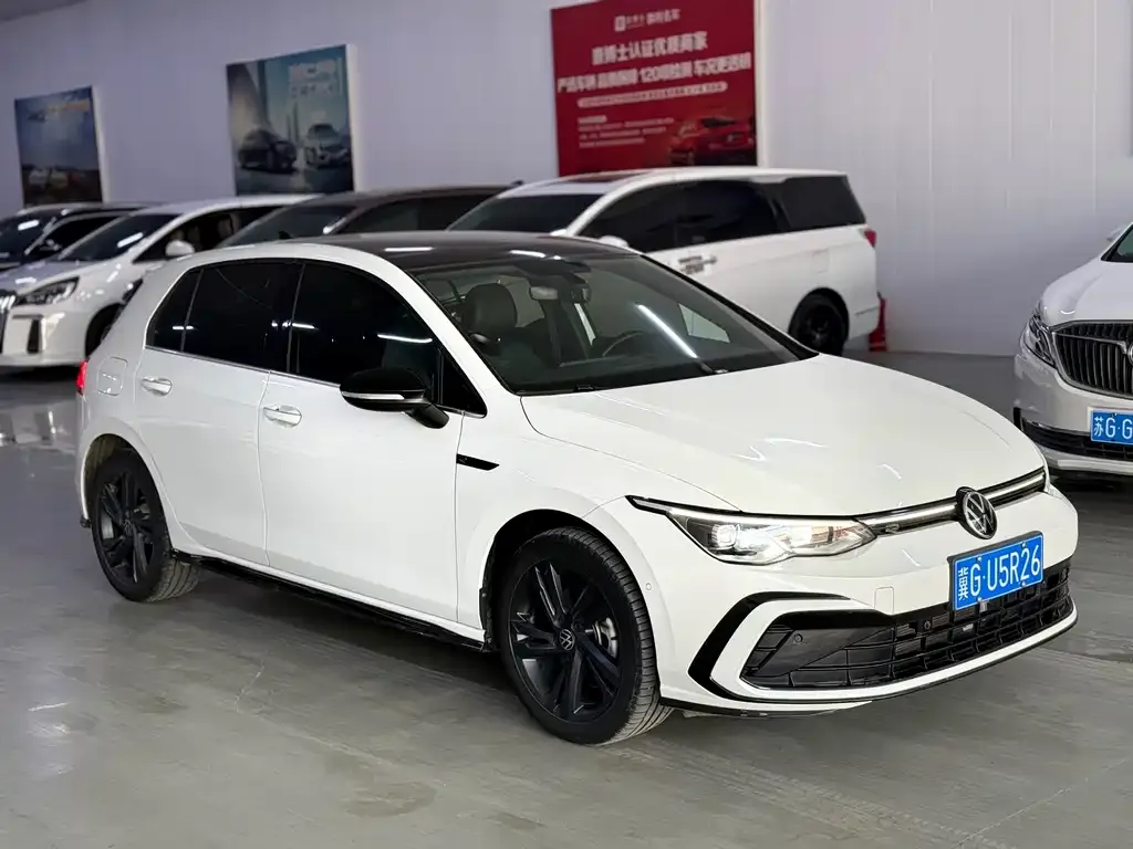 Volkswagen Golf 2023 из CN, фото 2