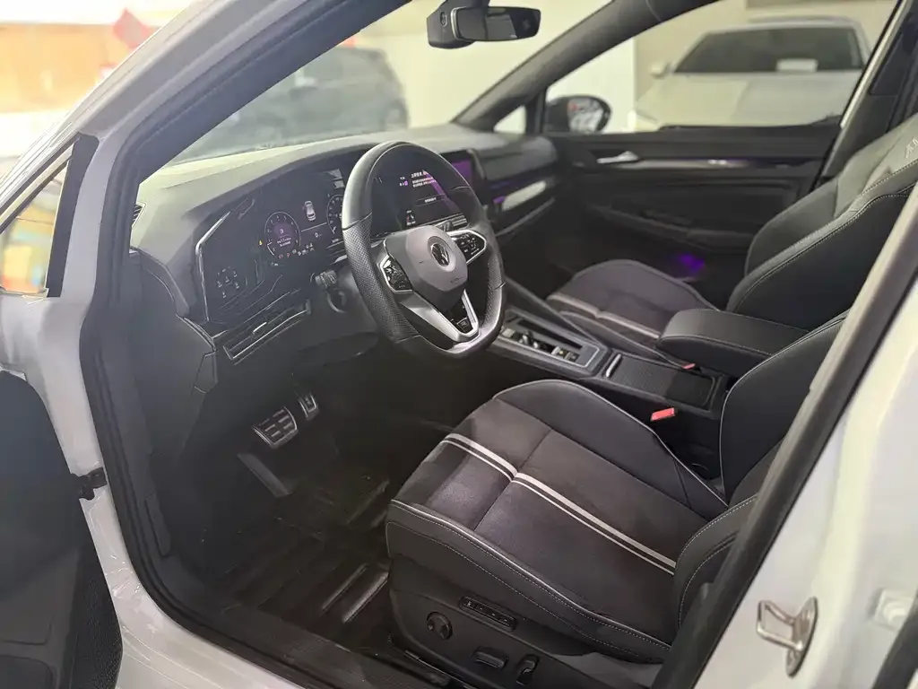 Volkswagen Golf 2023 из CN, фото 6