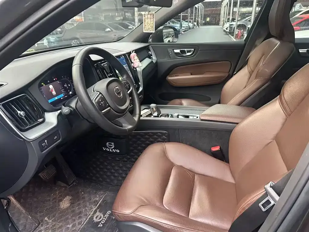 Volvo XC60 2022 из CN, фото 6