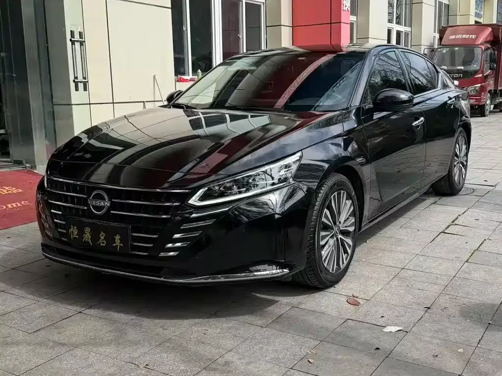 Nissan Teana — фото 1