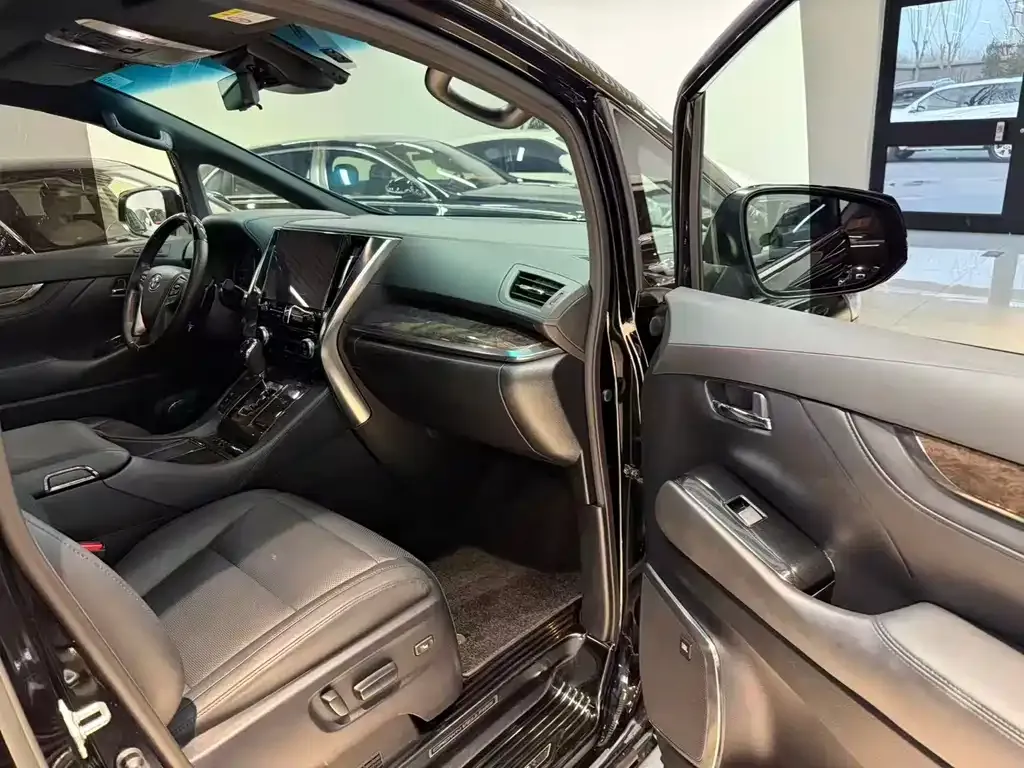 Toyota Vellfire 2023 из CN, фото 10