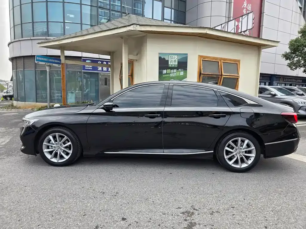 Honda Accord — фото 10