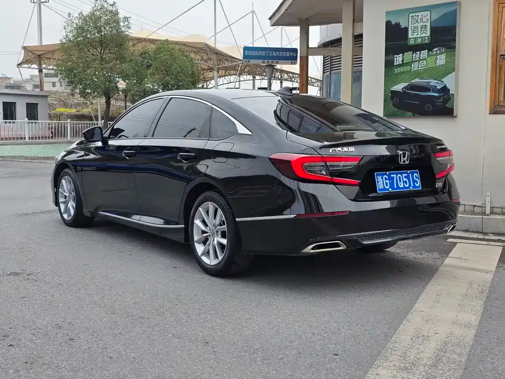 Honda Accord — фото 9