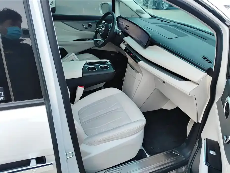 Buick GL8 Hybrid 2024 из CN, фото 9