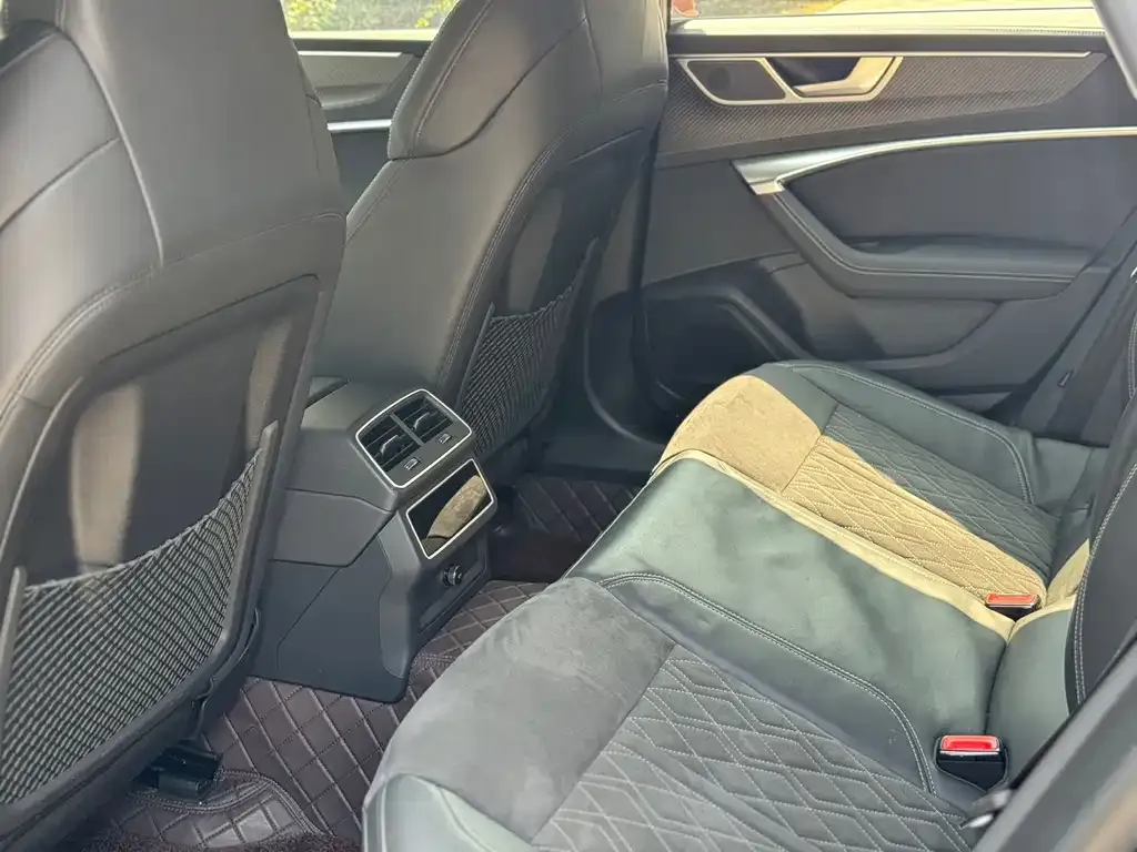Audi S7 2024 из CN, фото 4