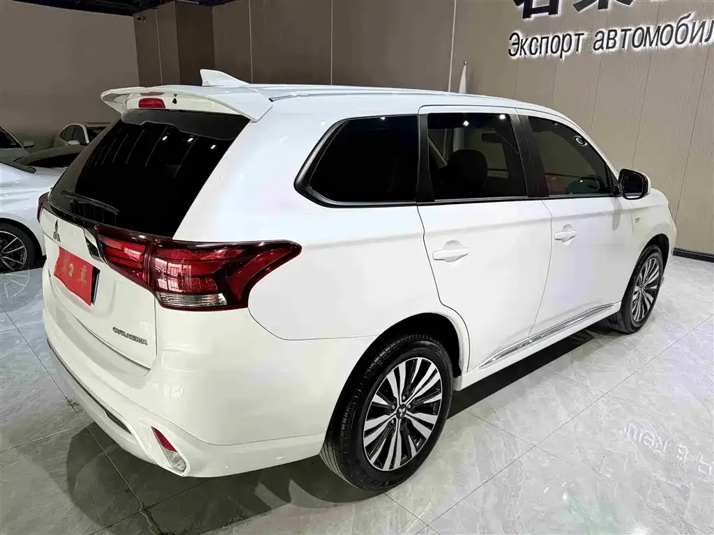 Mitsubishi Outlander 2022 из CN, фото 3
