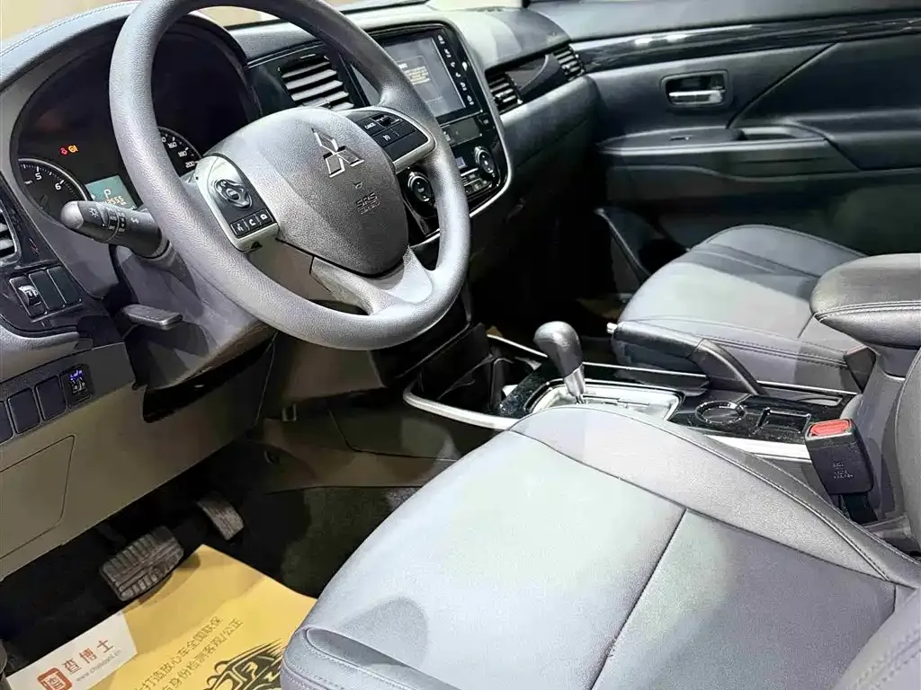 Mitsubishi Outlander 2022 из CN, фото 9