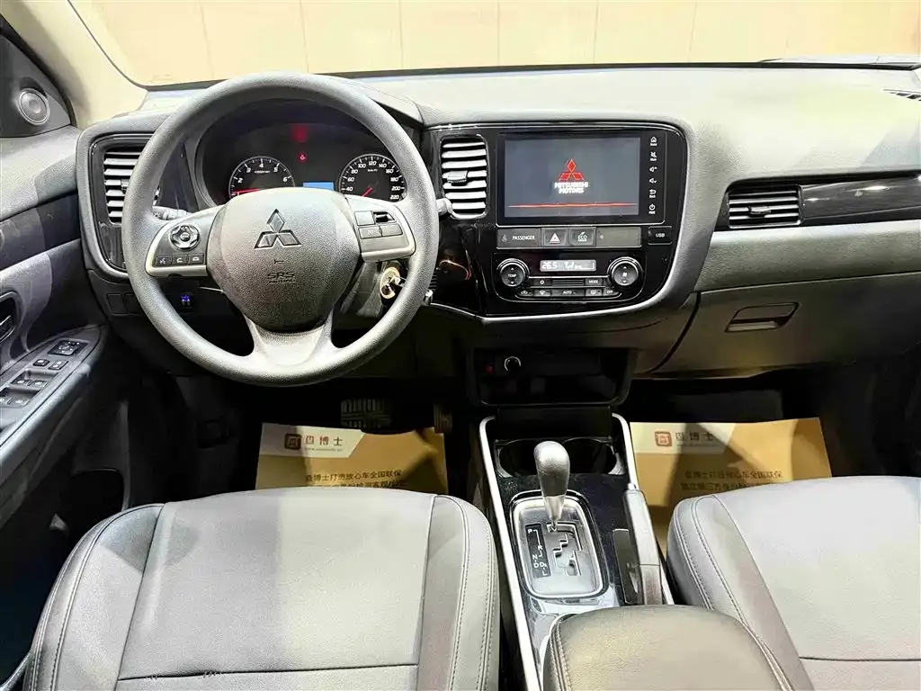 Mitsubishi Outlander 2022 из CN, фото 2