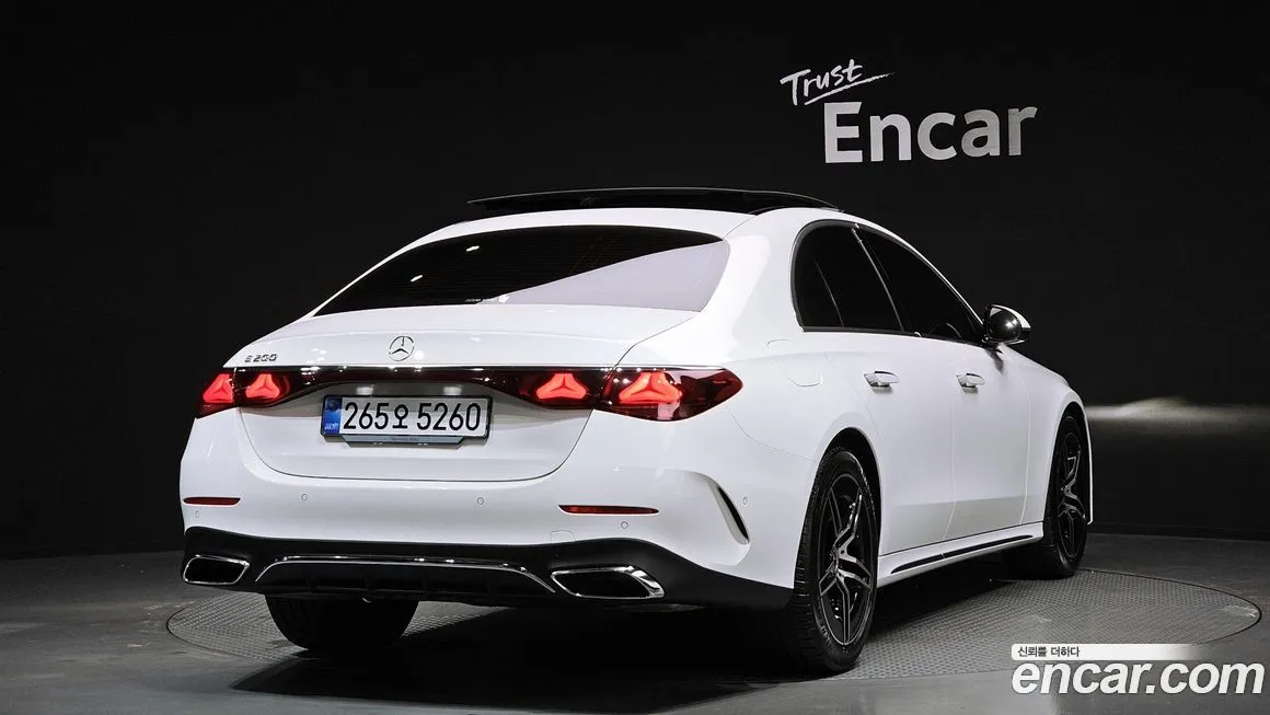 Mercedes-Benz E-Class — фото 5