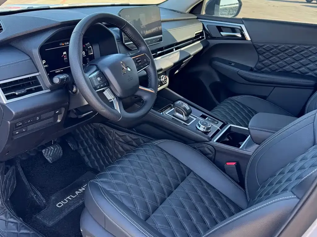 Mitsubishi Outlander 2023 из CN, фото 5