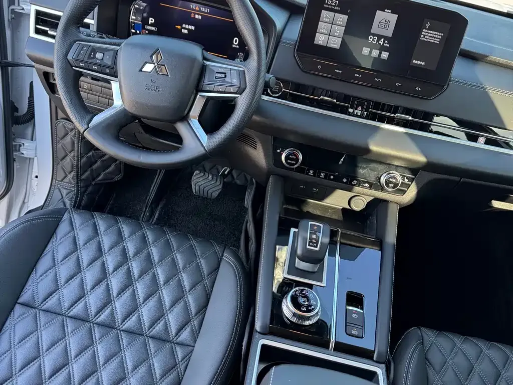 Mitsubishi Outlander 2023 из CN, фото 9