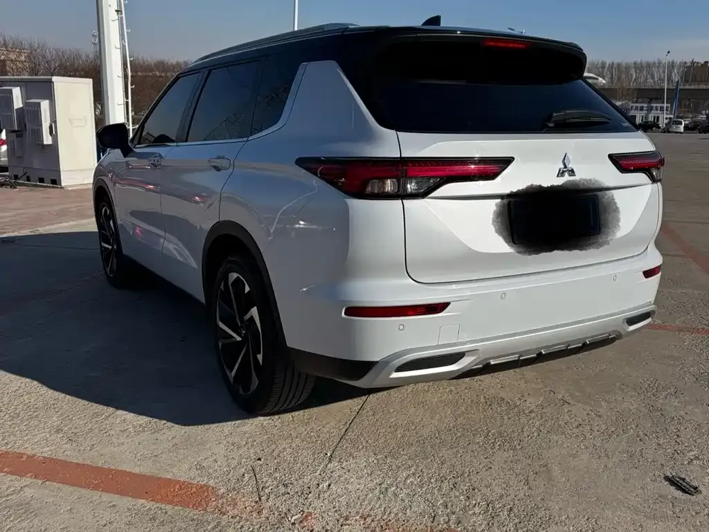 Mitsubishi Outlander 2023 из CN, фото 4