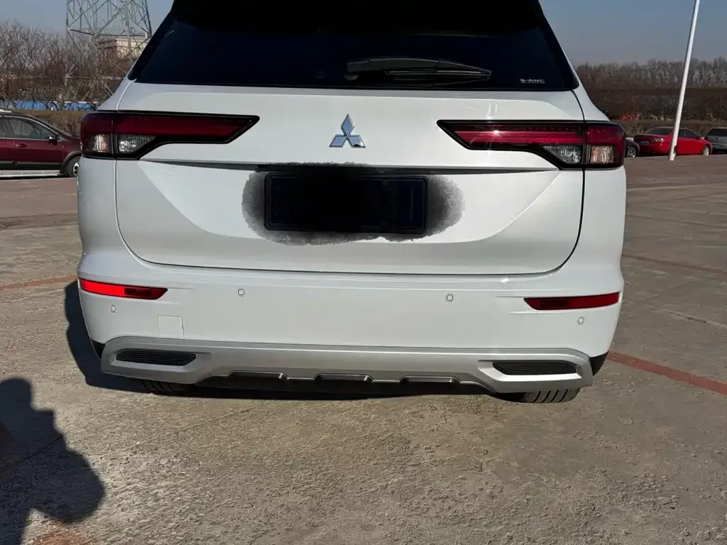 Mitsubishi Outlander 2023 из CN, фото 7