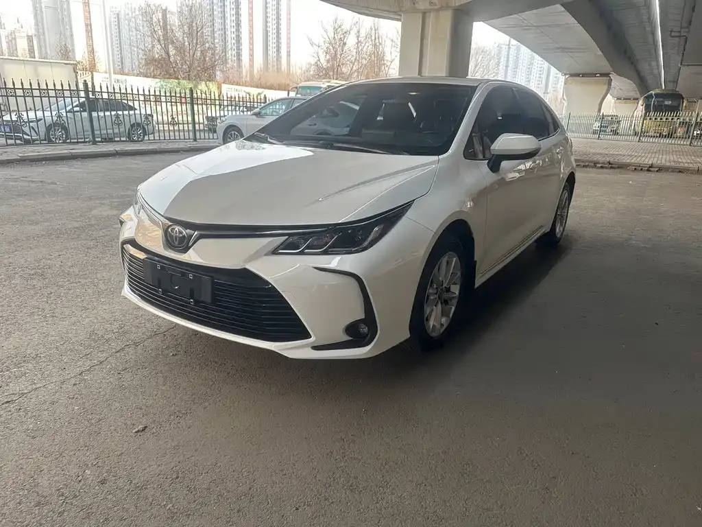 Toyota Corolla — фото 1