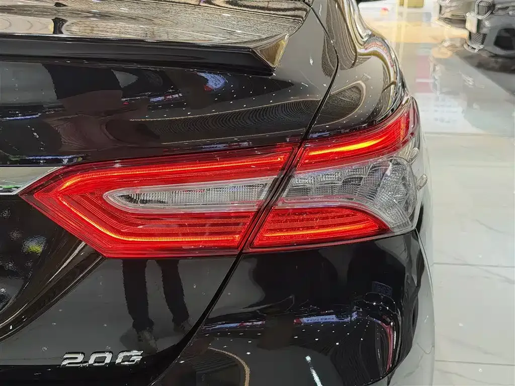 Toyota Camry — фото 5