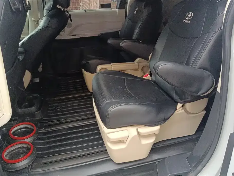 Toyota Sienna 2023 из CN, фото 6