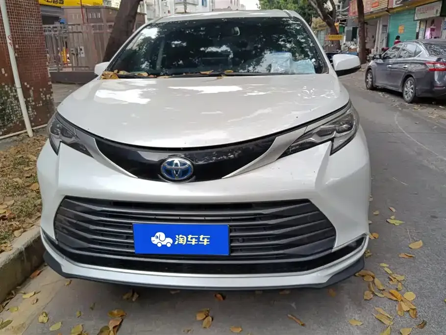 Toyota Sienna 2023 из CN, фото 4