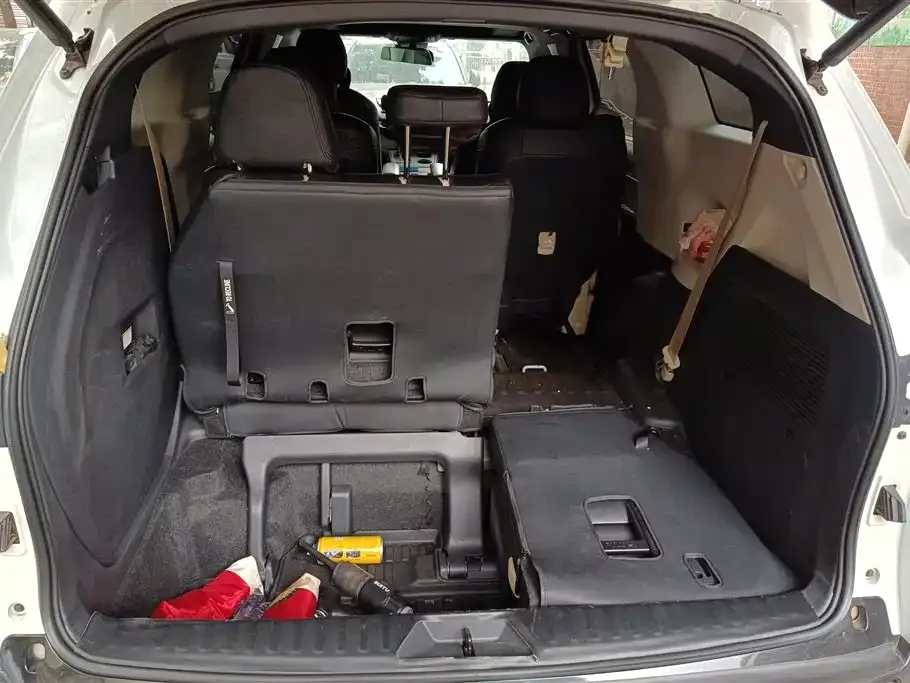 Toyota Sienna 2023 из CN, фото 2