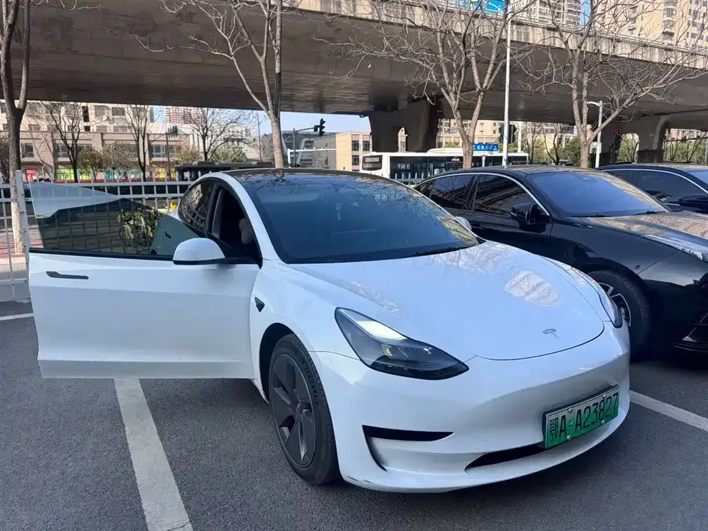 Tesla Model 3 — фото 1