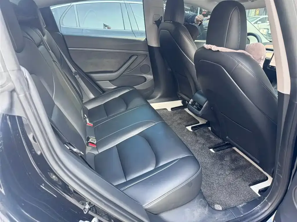 Tesla Model 3 — фото 3
