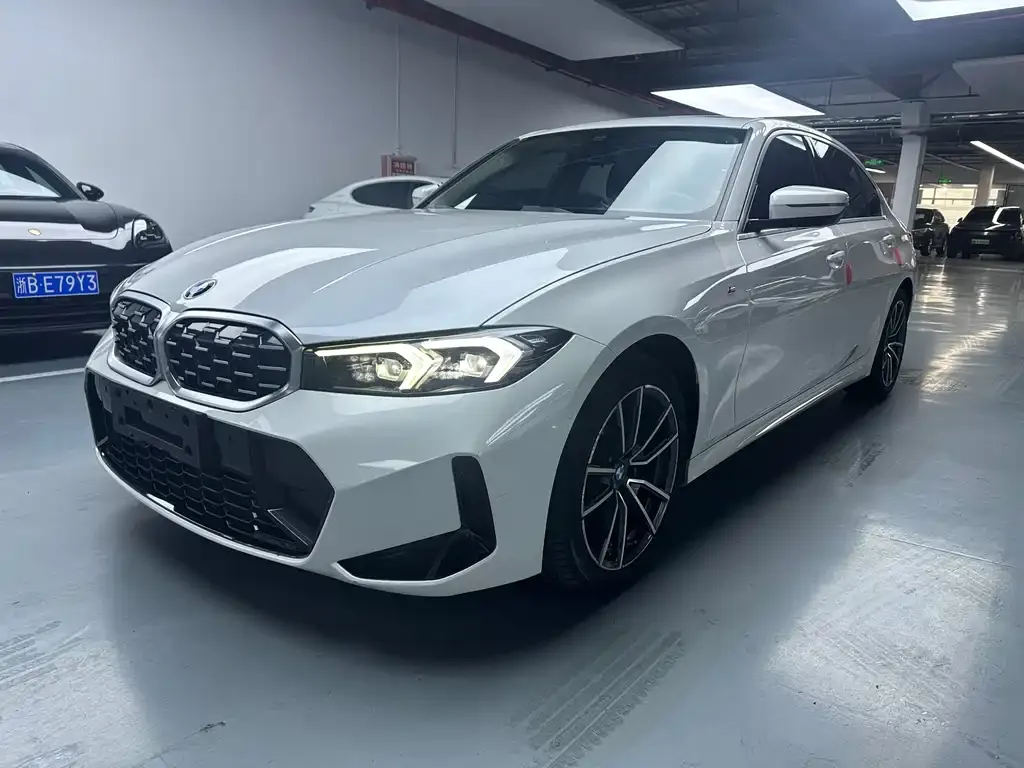 BMW 3 Series 2022 из CN, фото 1