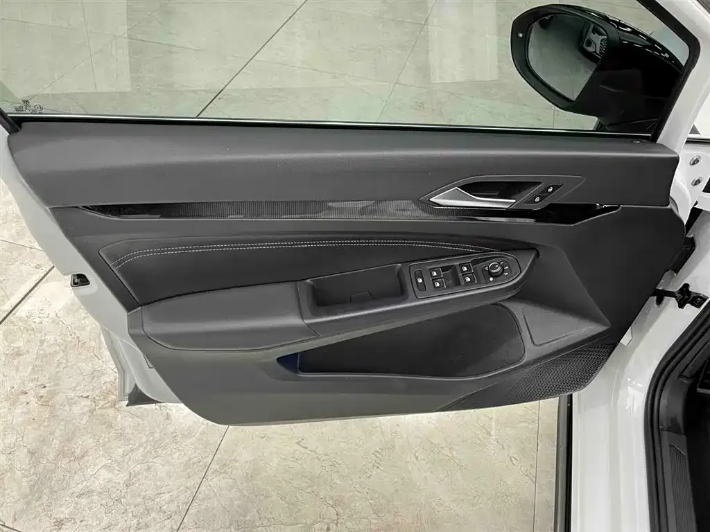 Volkswagen Golf 2022 из CN, фото 9