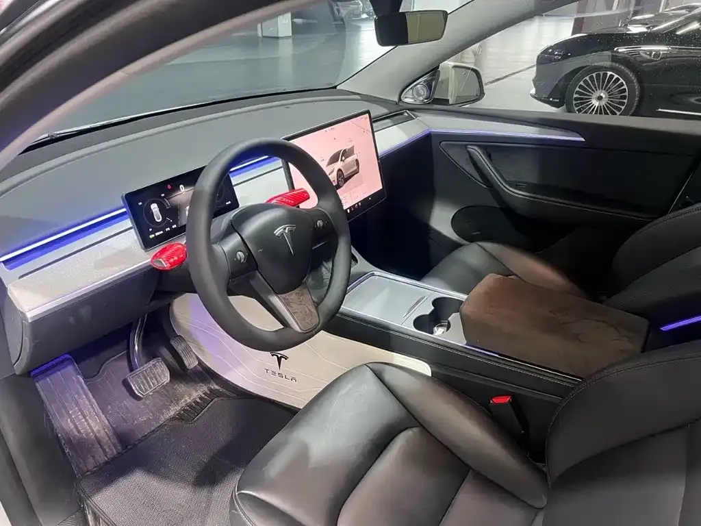Tesla Model Y — фото 7