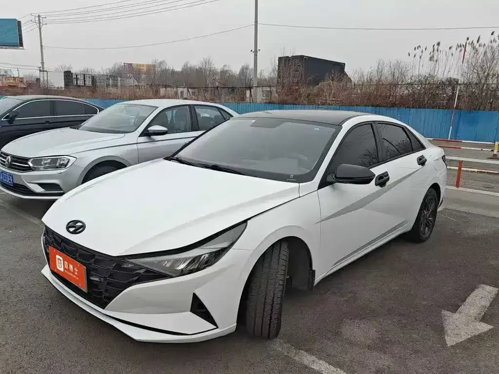 Hyundai Elantra — фото 1
