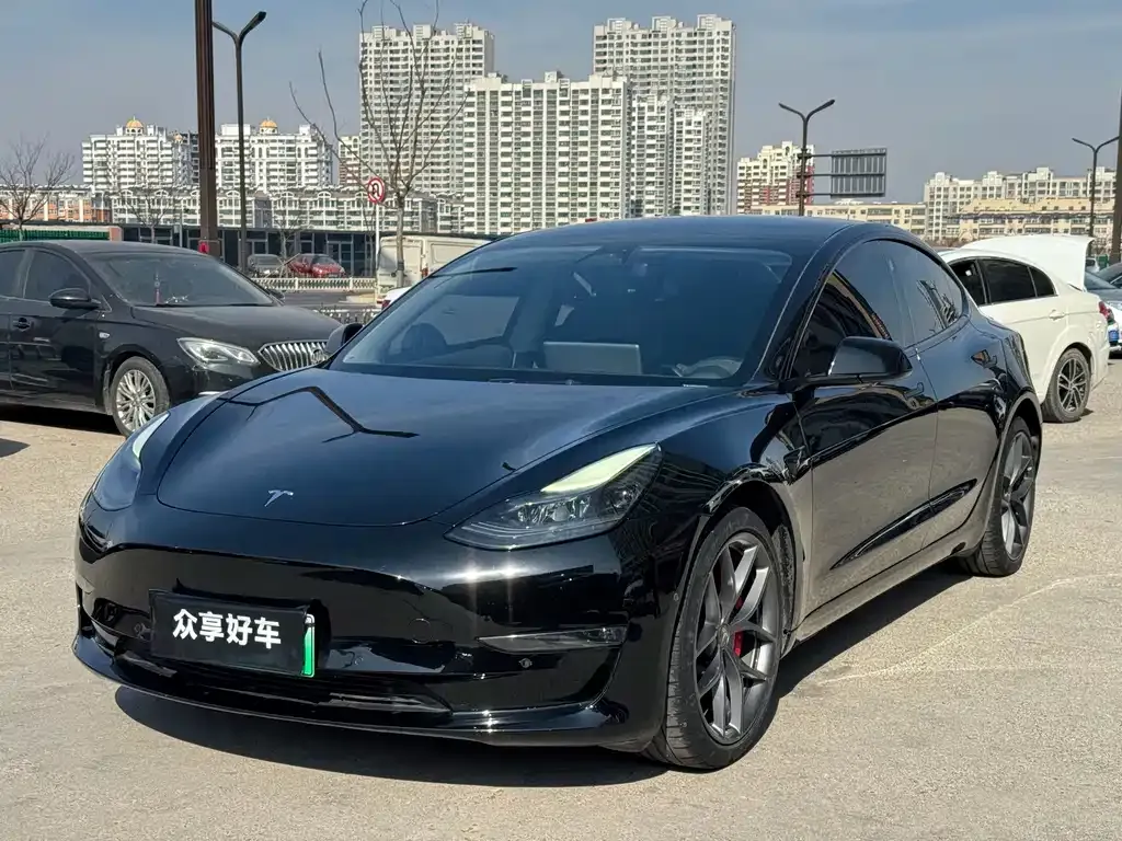 Tesla Model 3 — фото 1