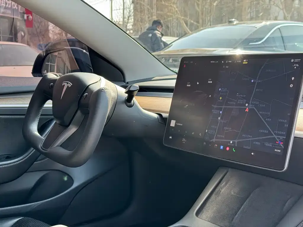 Tesla Model 3 — фото 6