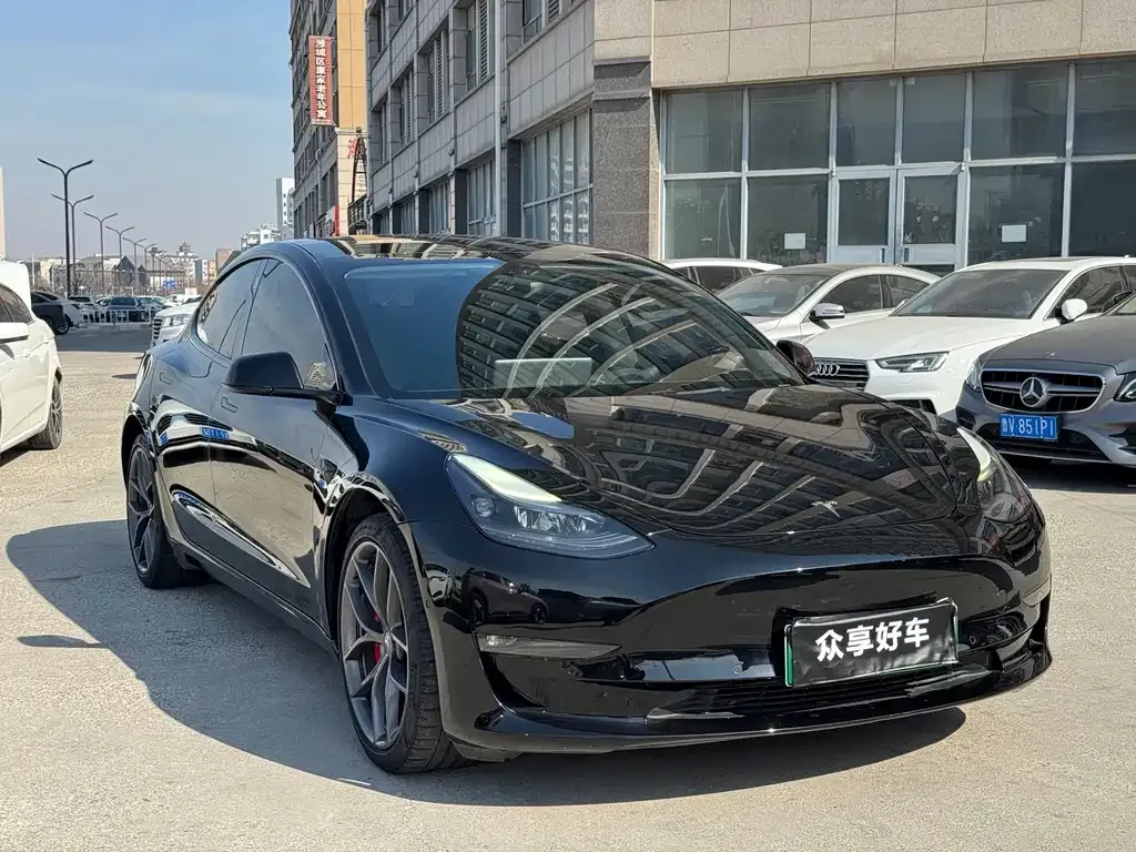 Tesla Model 3 — фото 3