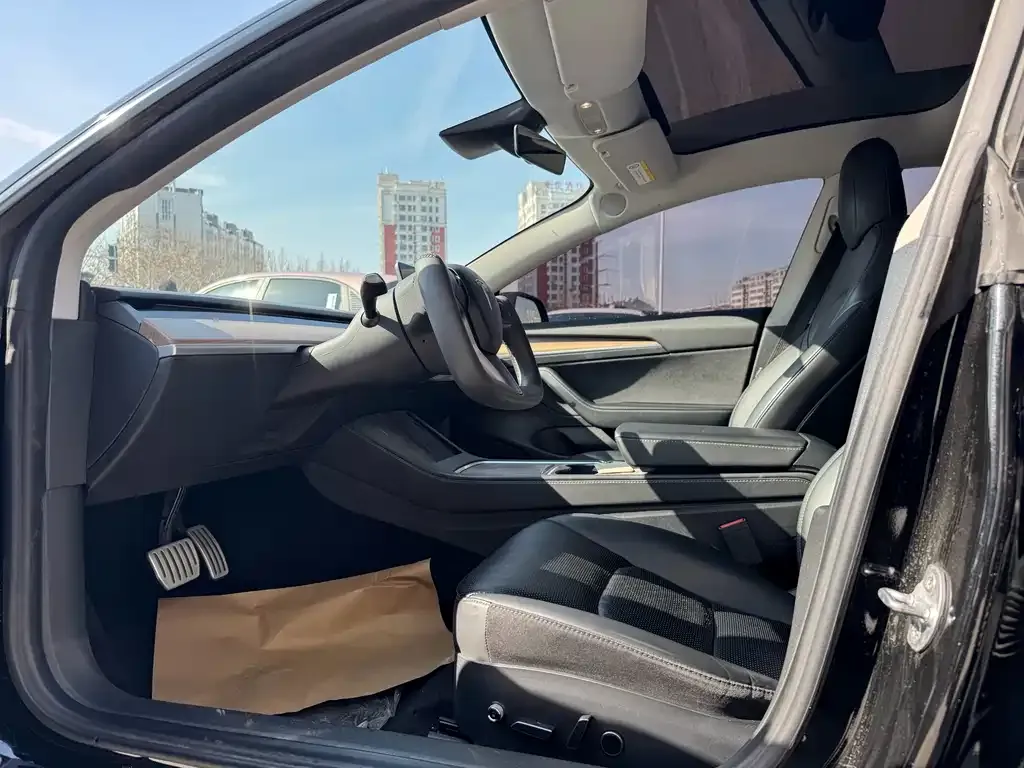 Tesla Model 3 — фото 4