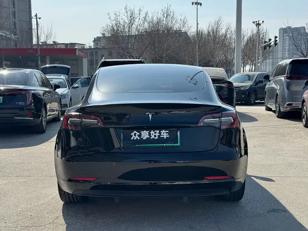 Tesla Model 3 — фото 10